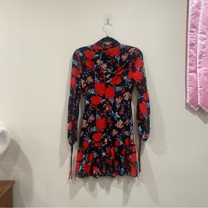 Open back floral mini dress 🌹